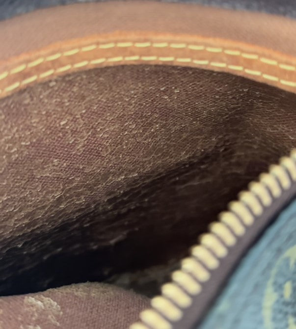 6 Signs Your Leather Handbag Needs Conditioning